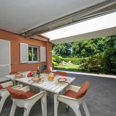Sleeps 6 Pool Ispra