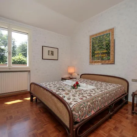Sleeps 6 Pool Ferienhaus Ispra