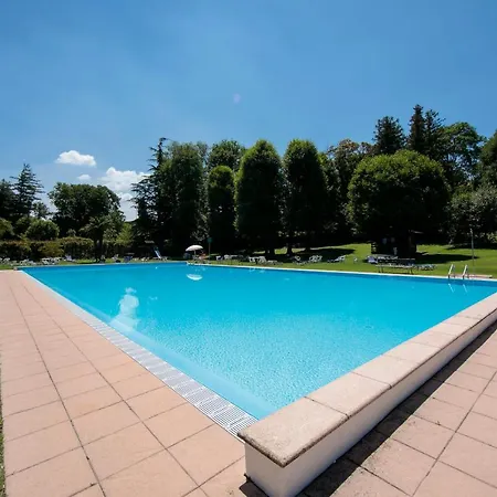 Sleeps 6 Pool Ferienhaus *